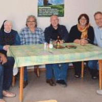 Erlebten einen vergnüglichen Nachmittag mit allerhand Anekdoten beim Besuch von Schwester Brigitte in der Armenküche: Mitglieder der Sozialdemokraten mit Fraktionsvorsitzendem Peter Stranninger (2.v.r.).
