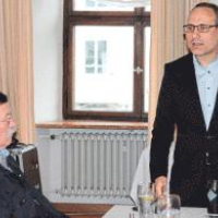 SPD-Europa-Abgeordneter Ismael Ertug (r.) referierte auf Einladung der SPD über das umstrittene Freihandelsabkommen TTIP.